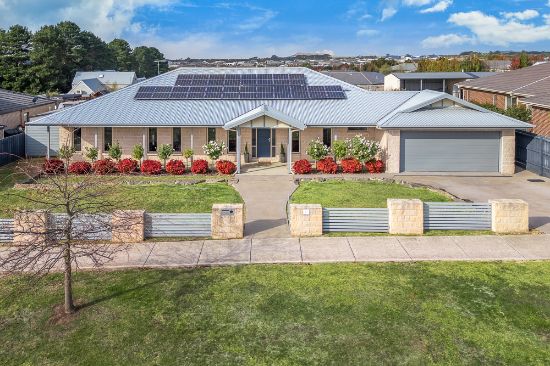 11 Finnigan Road, Gisborne, Vic 3437