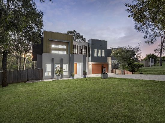 11 Ironbark Street, Carindale, Qld 4152