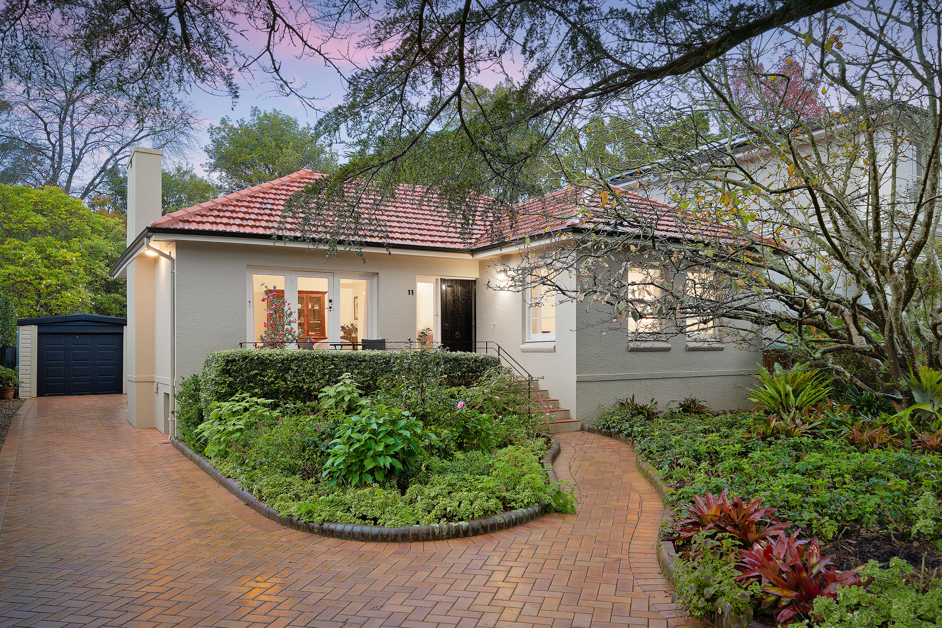 11 Kanoona Avenue, St Ives, NSW 2075 11 Kanoona Avenue, St Ives, NSW 2075