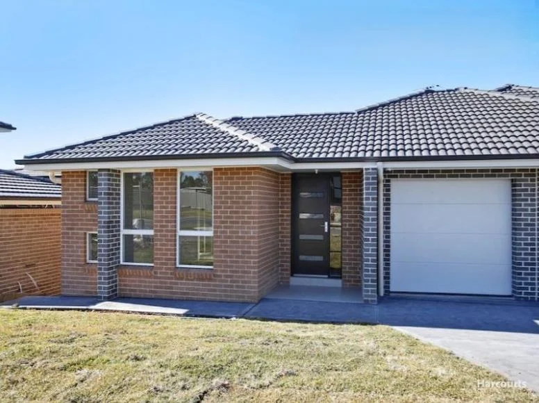 11 Marian Drive, Rosemeadow, NSW 2560