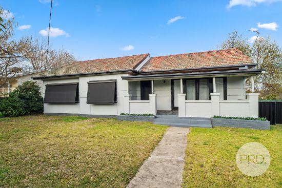 11 Plumpton Rd, Lake Albert, NSW 2650