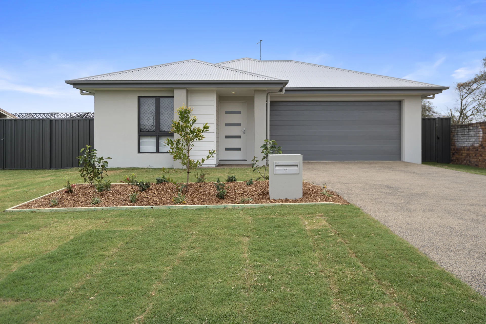 11  Searle Street, Thabeban, Qld 4670