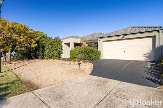 11 Sherwood Place, Melton West, Vic 3337