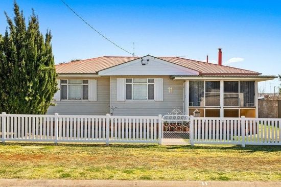 11 Talbot St, Harristown, Qld 4350