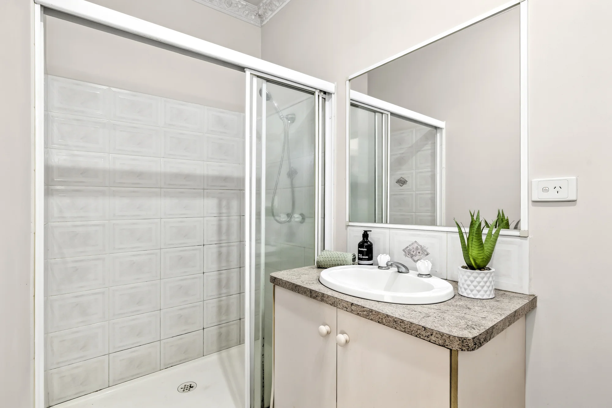 1&2/18 Palmerston Grove, Oakleigh, Vic 3166