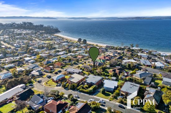 12 Carinya St, Blackmans Bay, Tas 7052