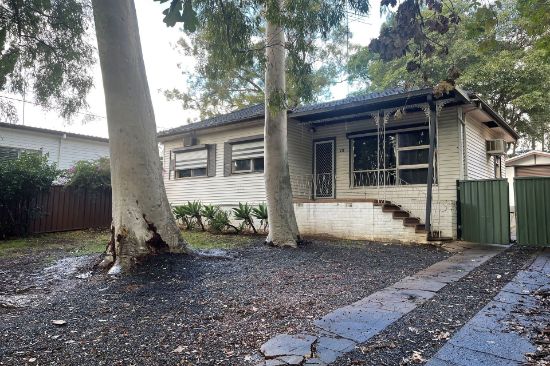 12 Chalmers Crescent, Old Toongabbie, NSW 2146