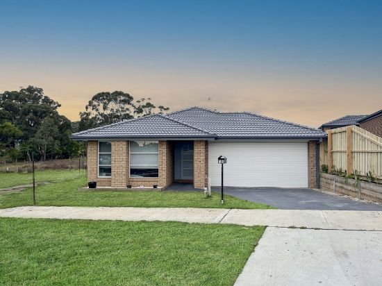 12 Emerald Court, Churchill, Vic 3842