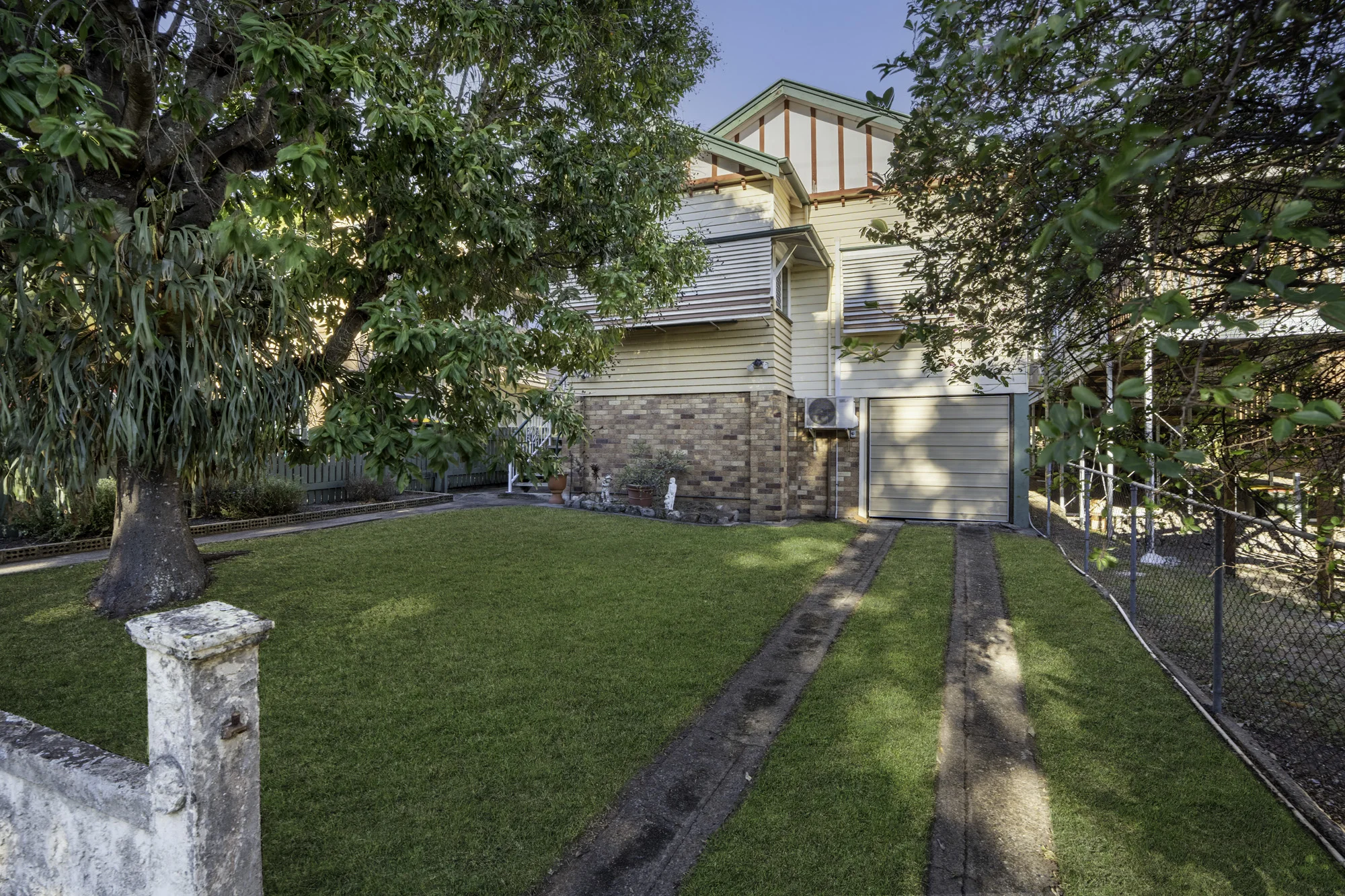 12 Forsyth Street, Fairfield, Qld 4103