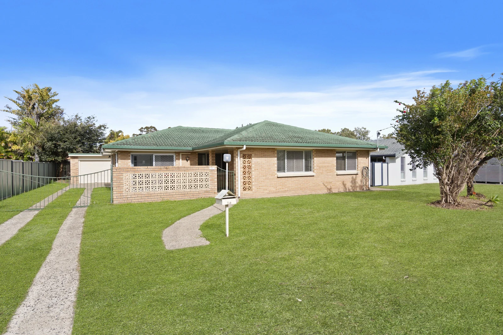 12 Linda Street, Birkdale, Qld 4159