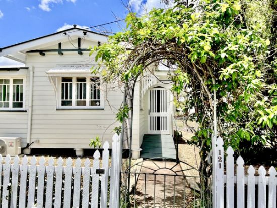 121 Stanley Street, Allenstown, Qld 4700