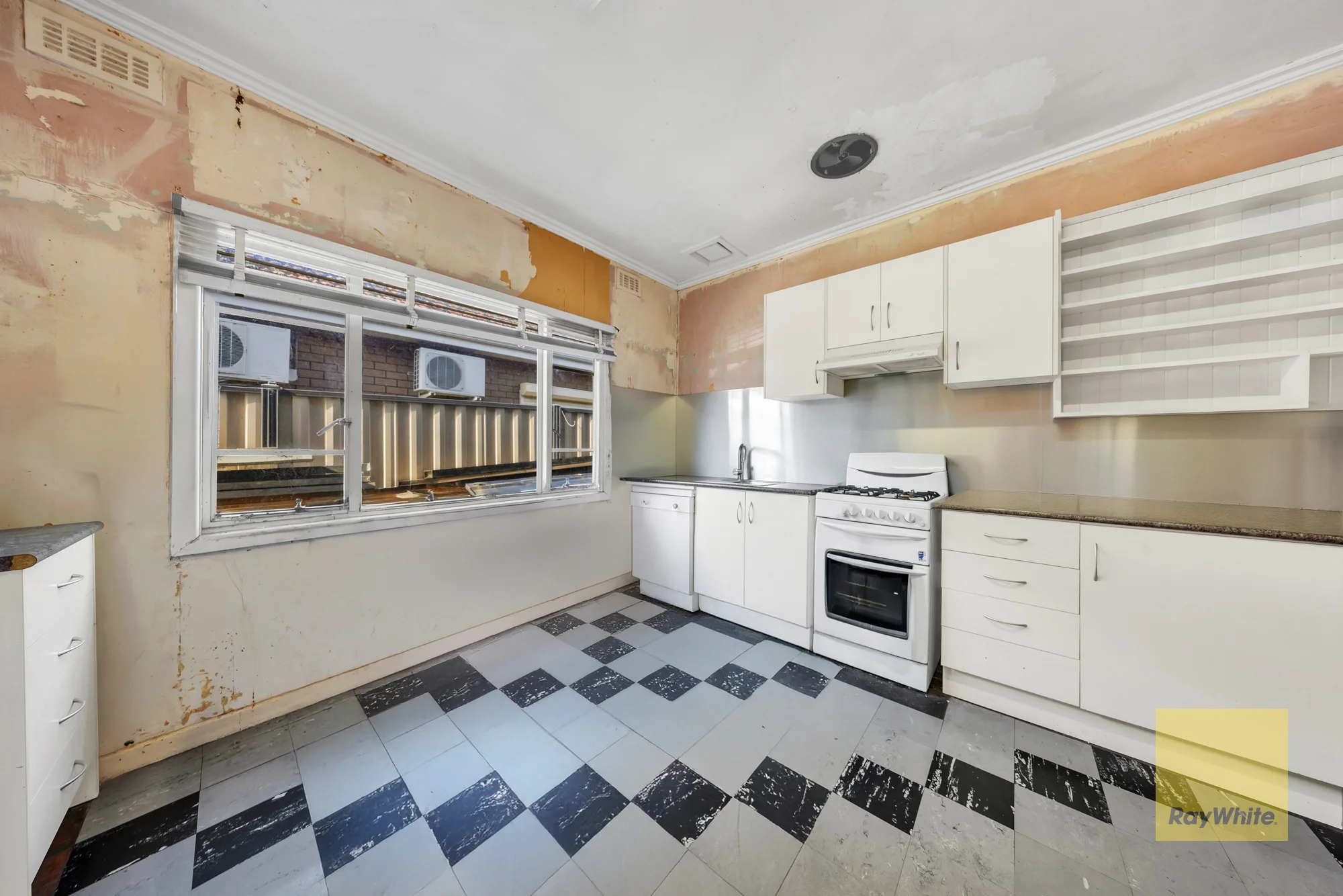 121 William Street, St Albans, Vic 3021 121 William Street, St Albans, Vic 3021