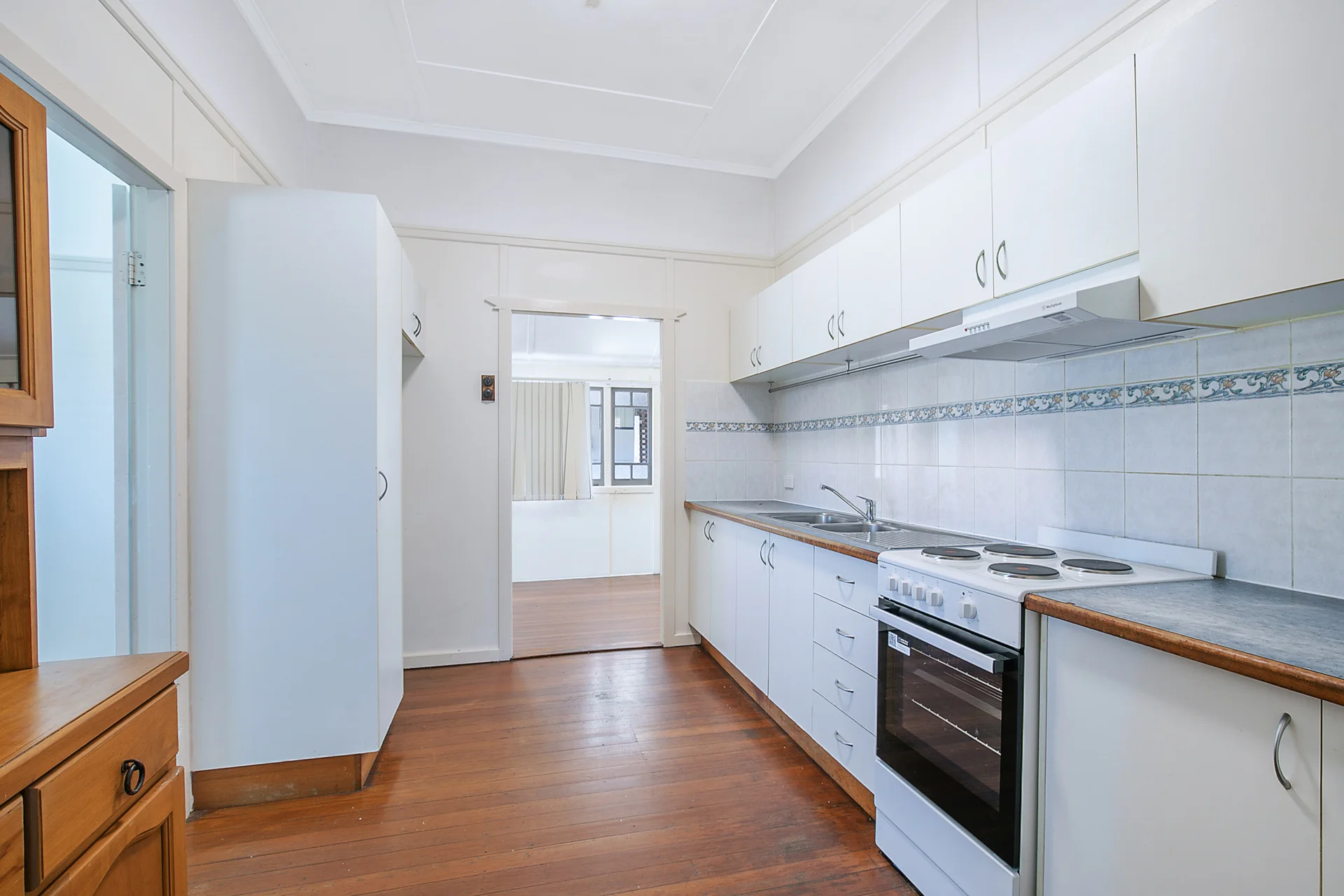 122 Rainbow Street, Sandgate, Qld 4017