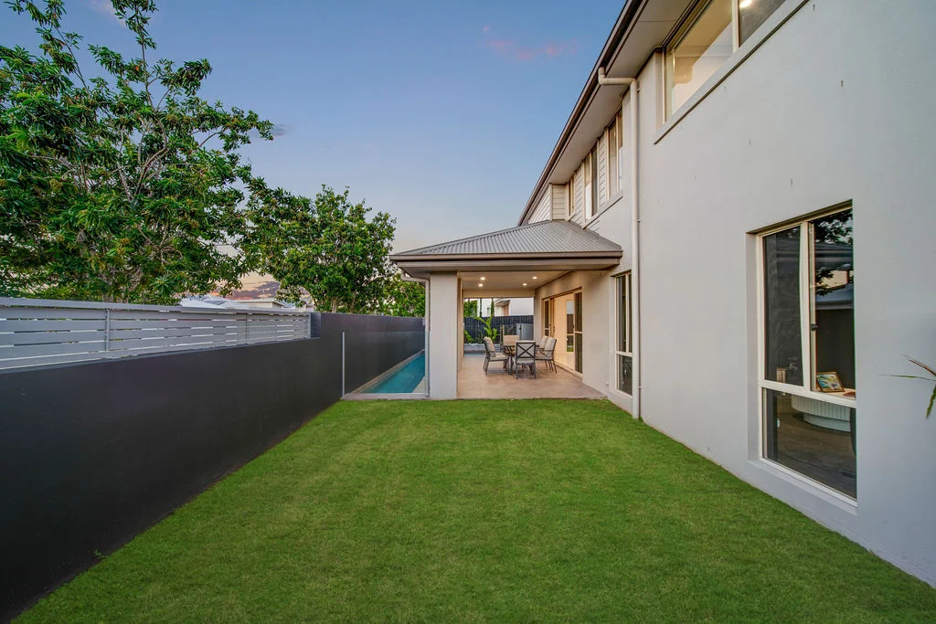 123 Grand Parade, Parrearra, Qld 4575