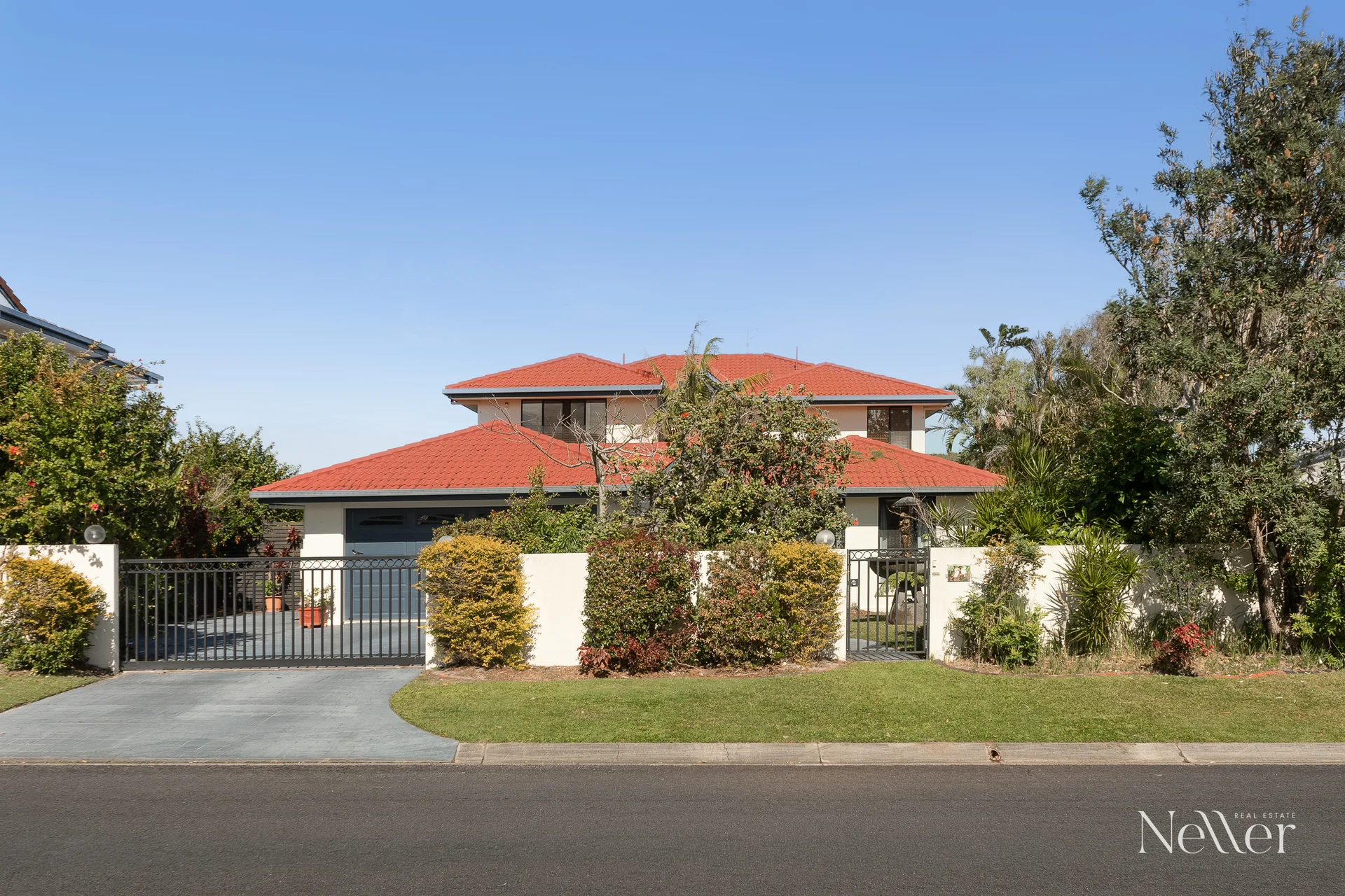 13 Wavecrest Drive, Castaways Beach, Qld 4567