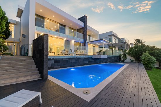 130 Sir Bruce Small Blvd, Benowa Waters, Qld 4217