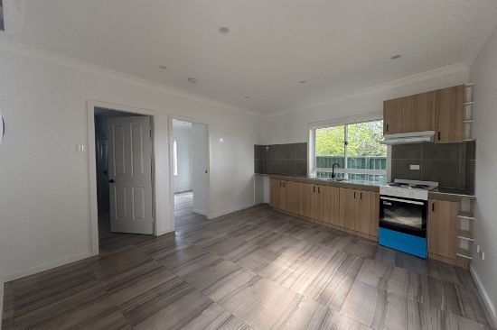 13C2 Chesham Parade, Glenfield, NSW 2167
