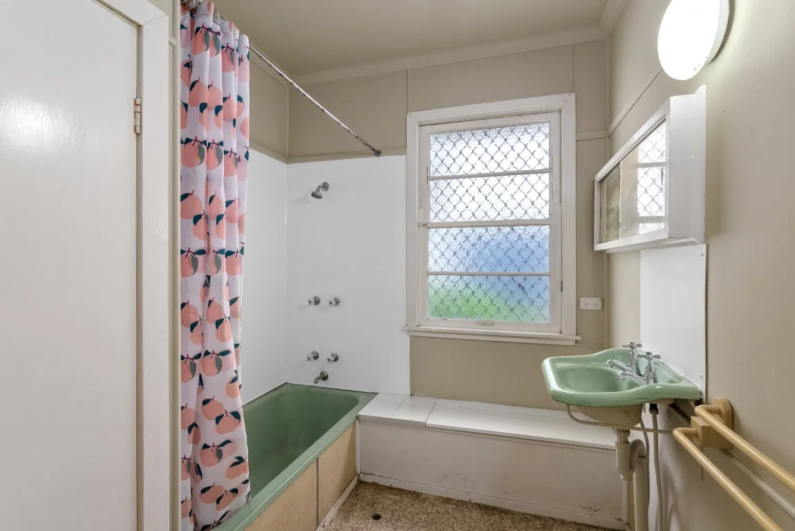 14-16 The Corso, Seven Hills, Qld 4170