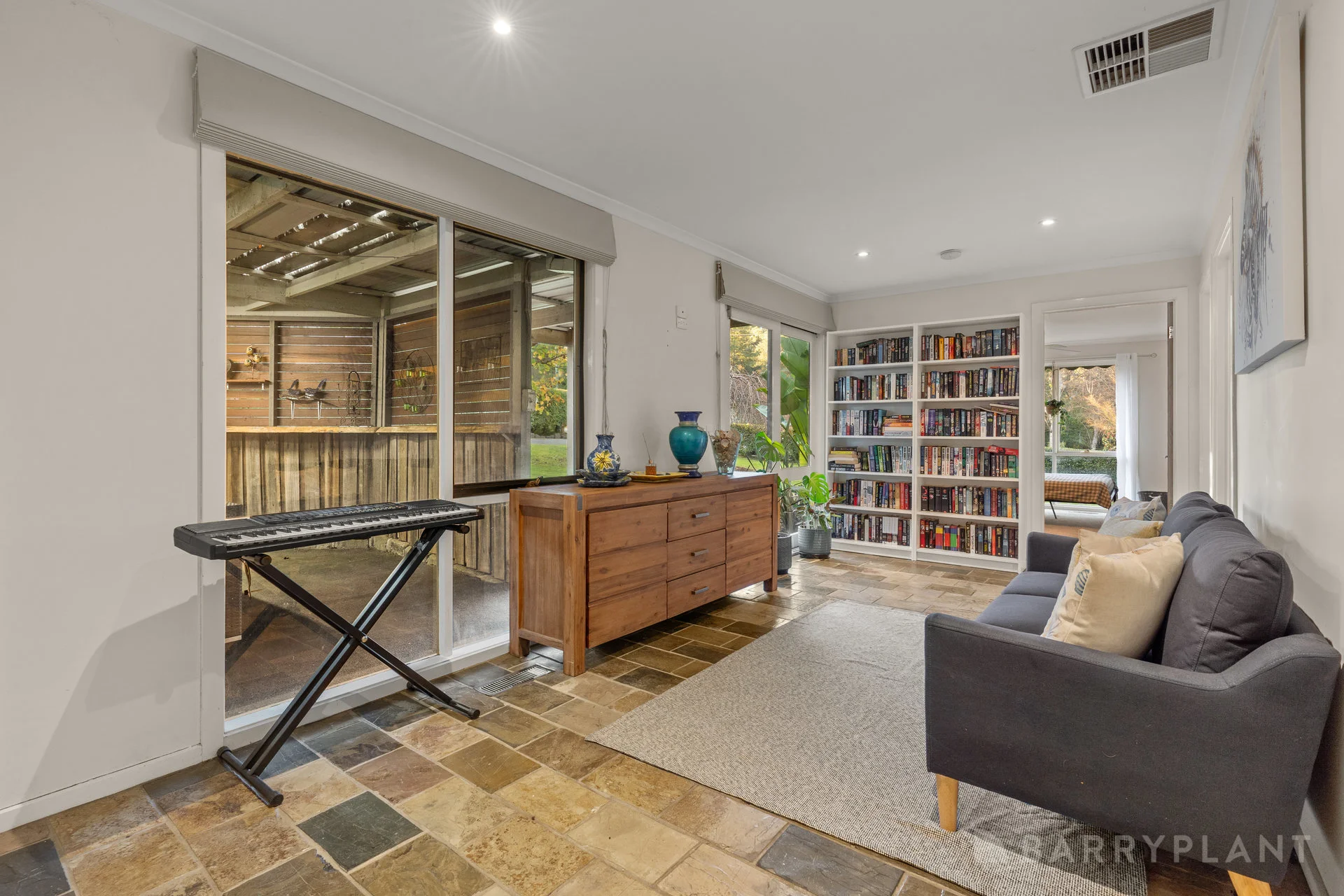 14 Glen Road, Cockatoo, Vic 3781