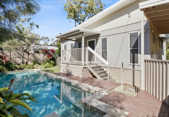 14 Leanne street, Macleay Island, Qld 4184