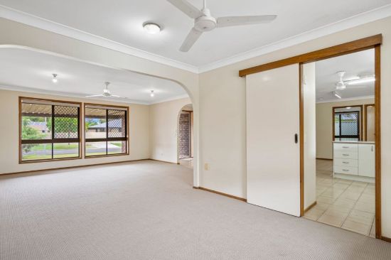 15 Apia Avenue, Clear Island Waters, Qld 4226