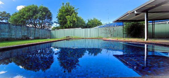 15 Apia Avenue, Clear Island Waters, Qld 4226