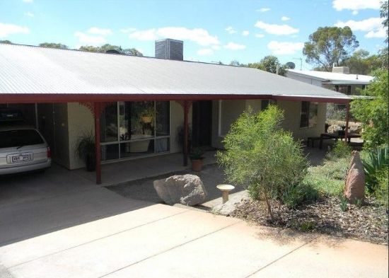 15 Bopeechee Street, Roxby Downs, SA 5725