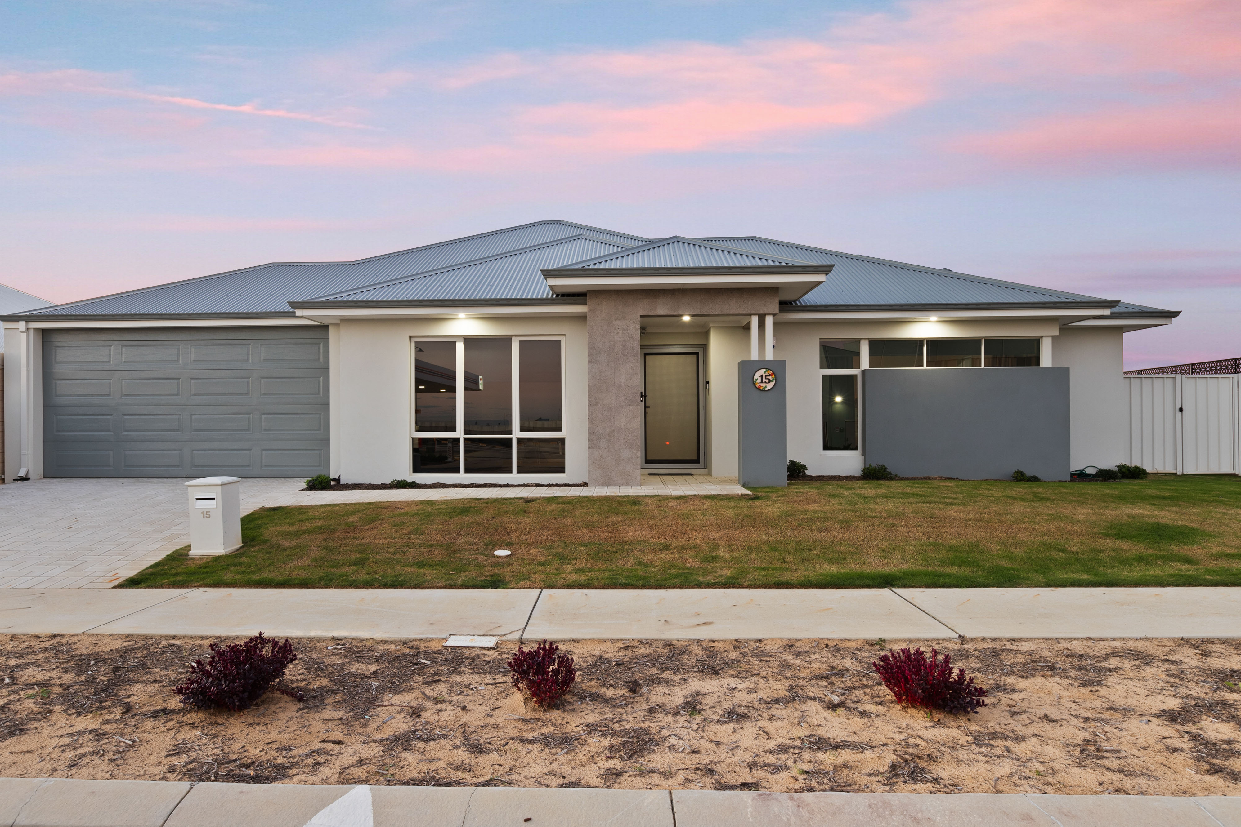 15 Carlsbad Promenade, Alkimos, WA 6038 15 Carlsbad Promenade, Alkimos, WA 6038