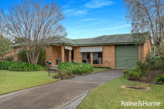 15 Cocos Palm Drive, Bomaderry, NSW 2541