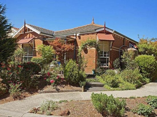 15 Feathertop Chase, Burwood East, Vic 3151
