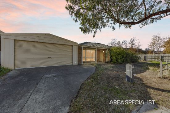15 Holt Place, Pakenham, Vic 3810