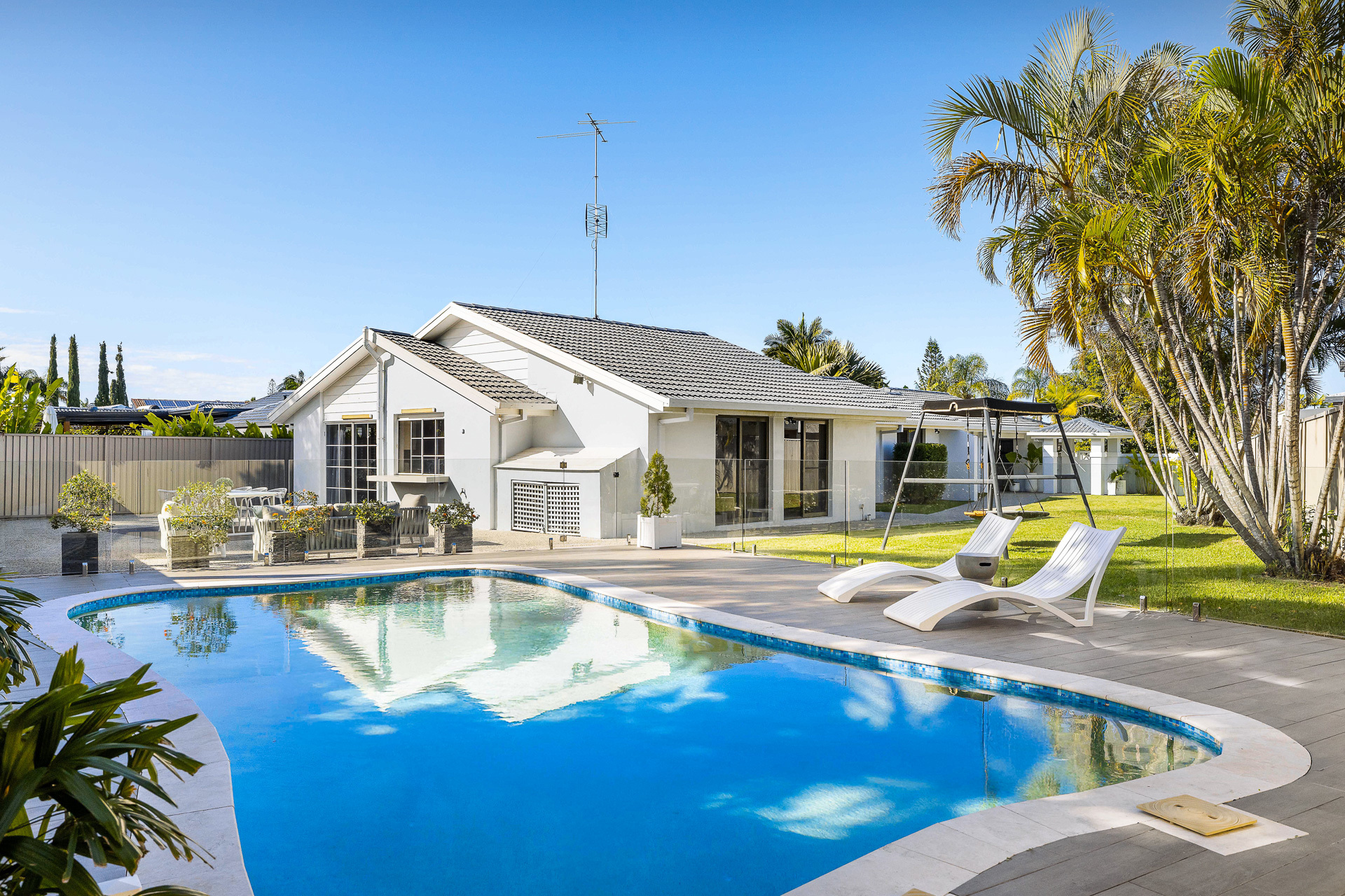 15 McCleary Street, Sorrento, Qld 4217 15 McCleary Street, Sorrento, Qld 4217