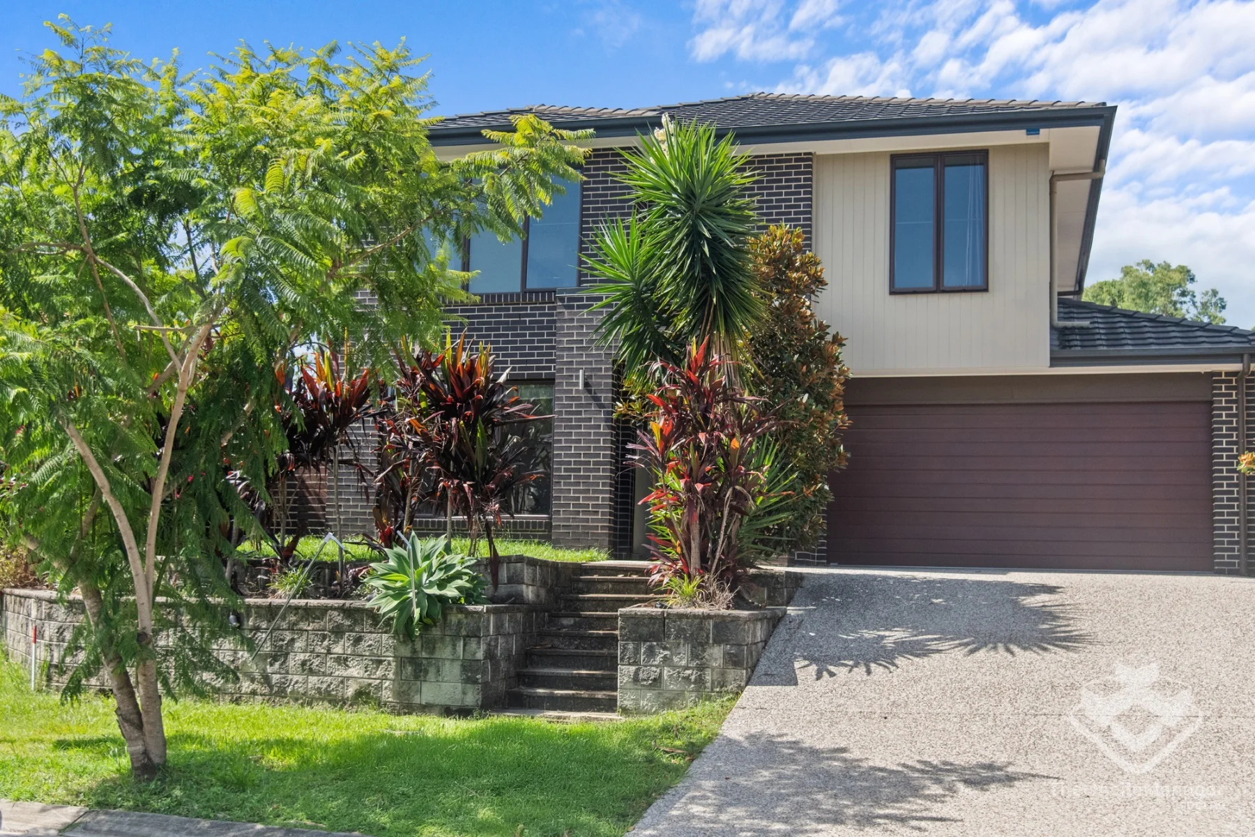 15 Mizen Place, Holland Park West, Qld 4121