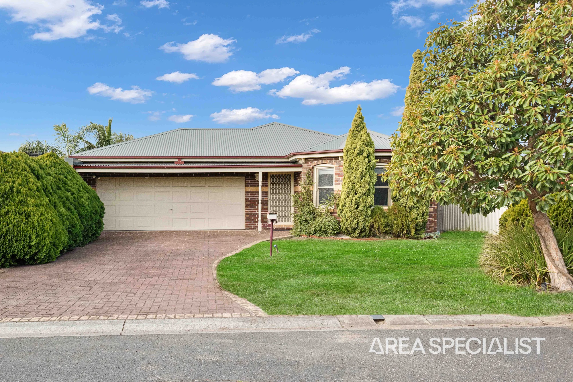15 Stoneman Turn, Caroline Springs, Vic 3023
