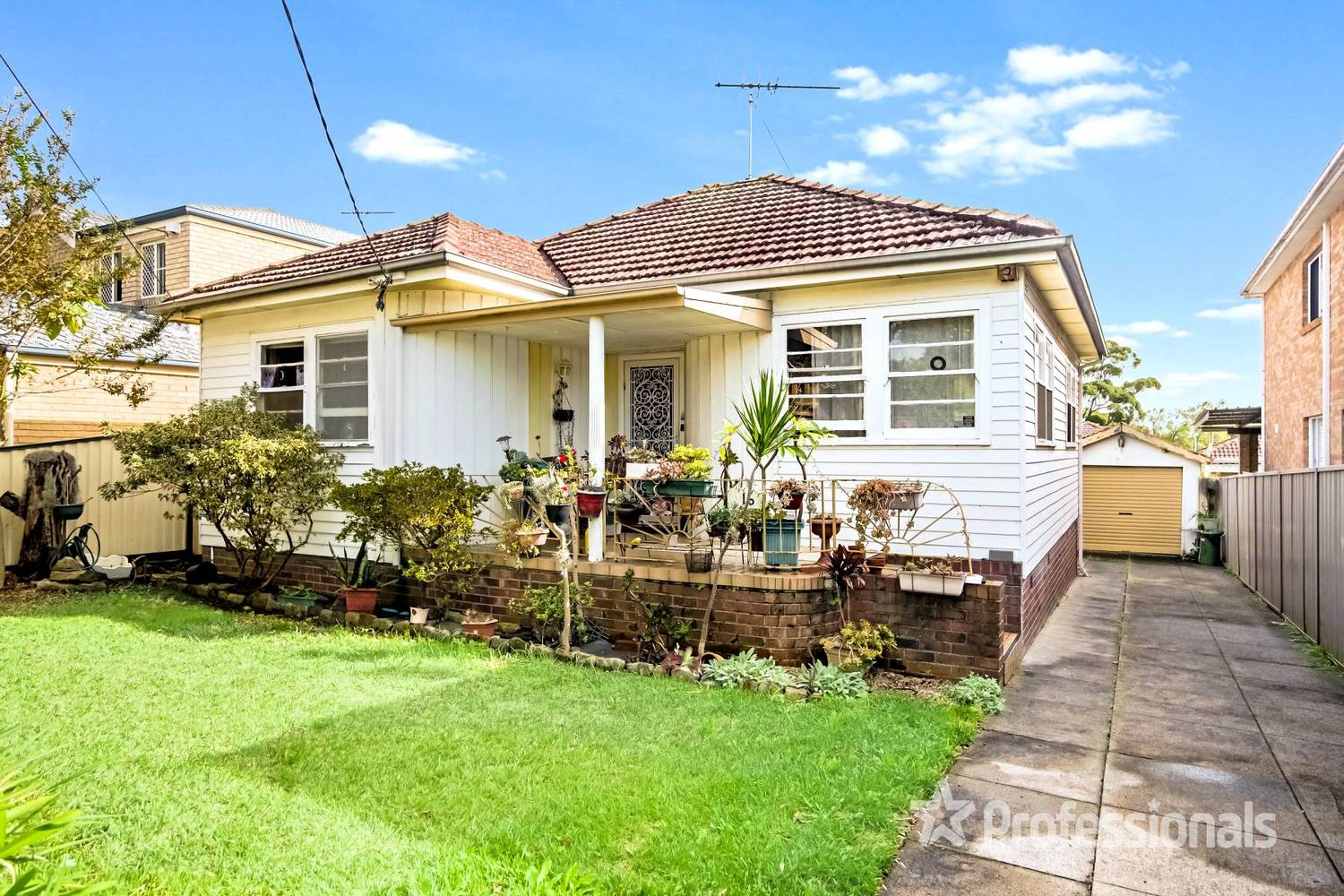 16 Barnards Avenue, Hurstville, NSW 2220 16 Barnards Avenue, Hurstville, NSW 2220