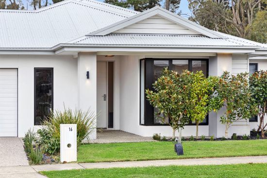 16 Beaumont Place, Woodend, Vic 3442