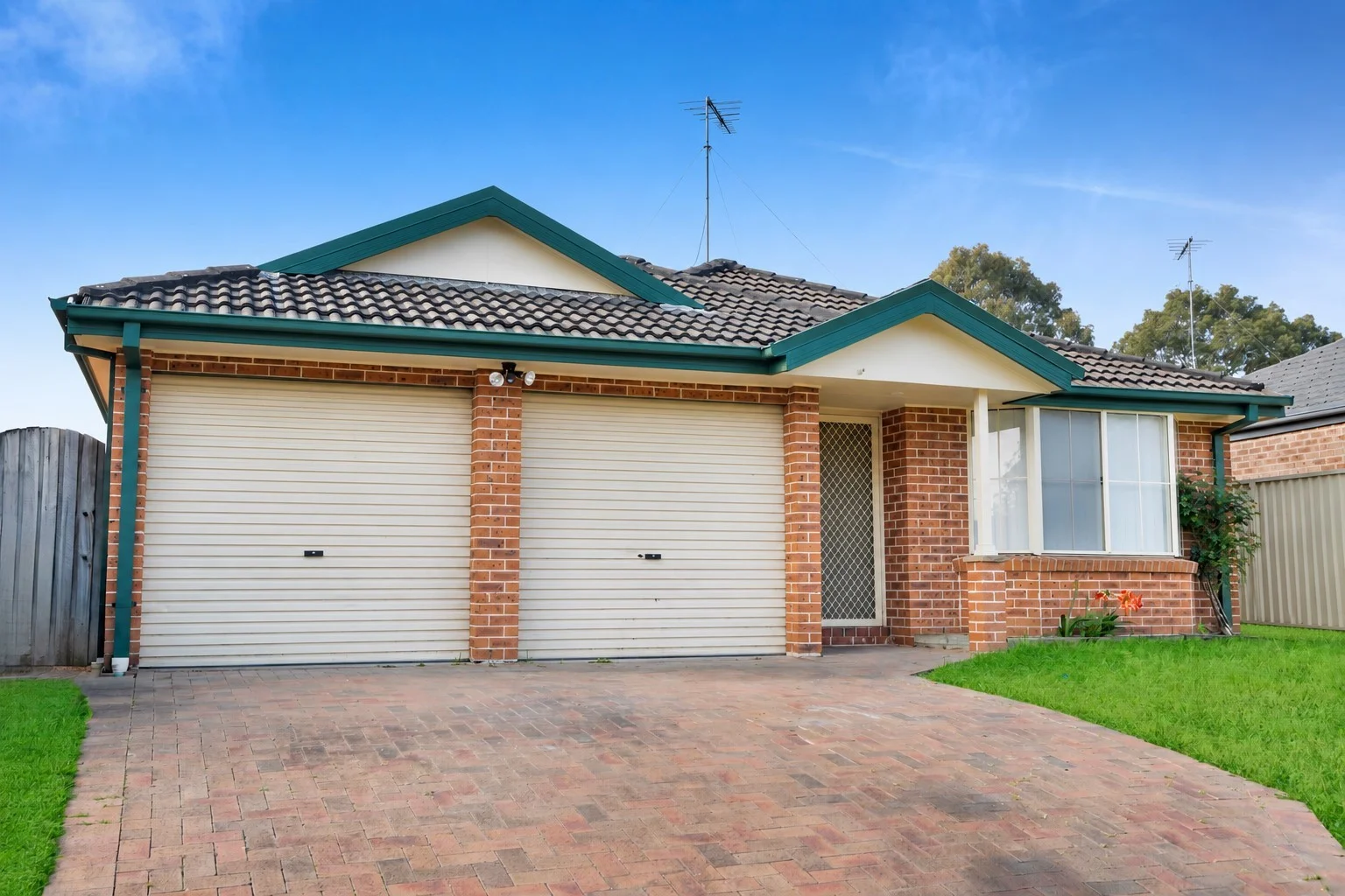 16 Bettong Place, St Helens Park, NSW 2560