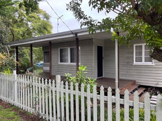 16 Brooker St, Woodford, Qld 4514