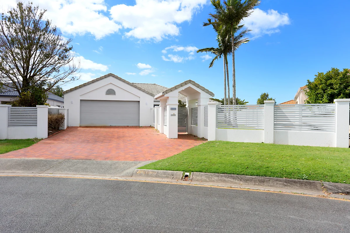 16 Christa Way, Benowa Waters, Qld 4217