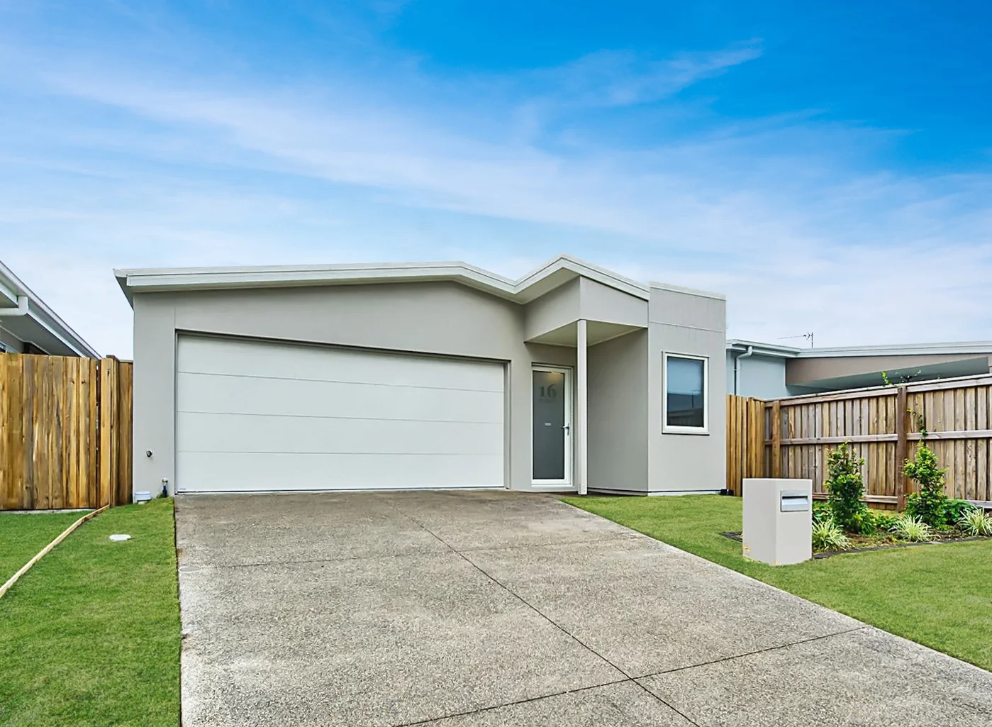 16 Forest Road, Palmview, Qld 4553