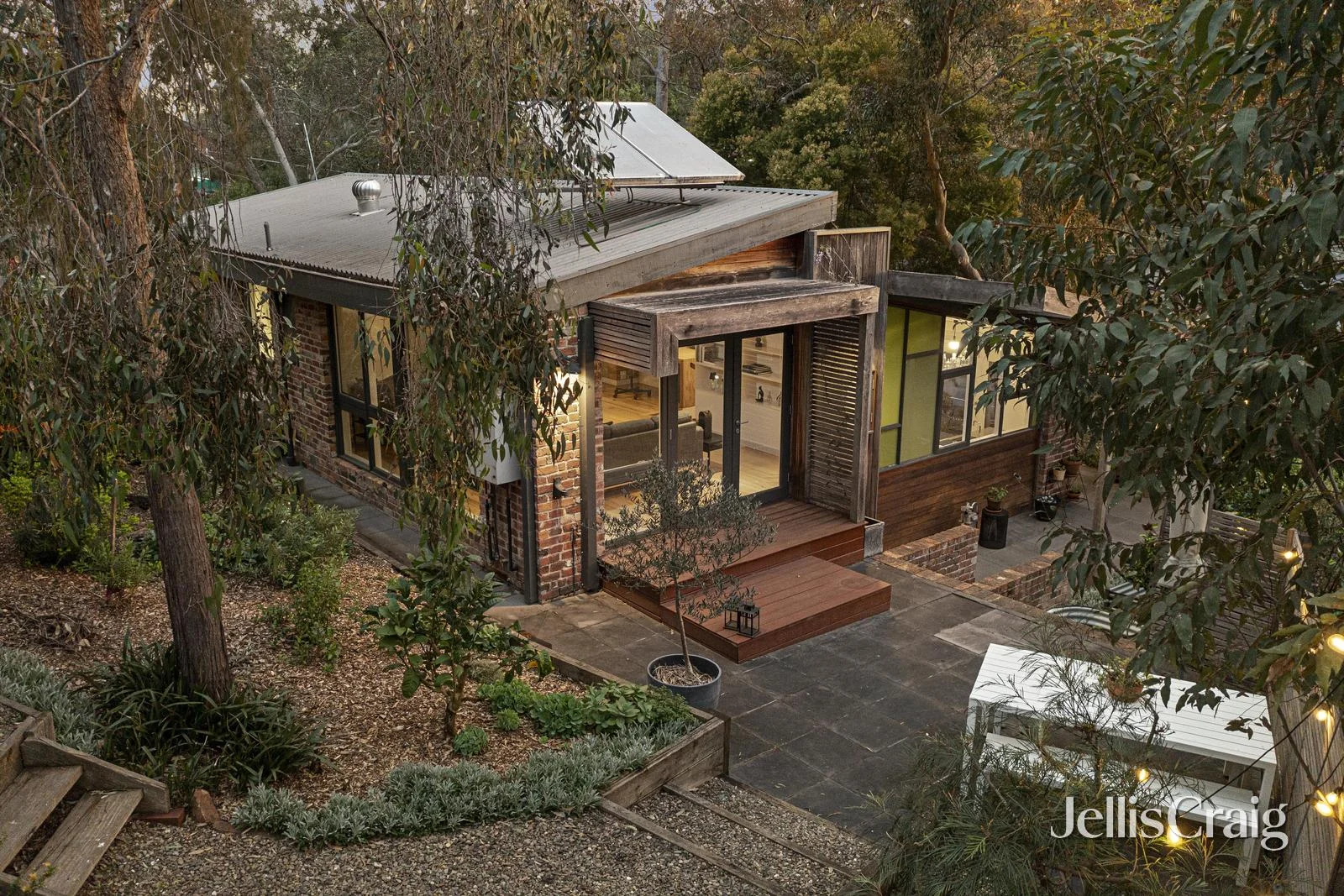 16 Glenister Drive, Eltham, Vic 3095