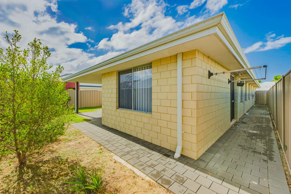 16 Kirkbrae Pass, Meadow Springs, WA 6210