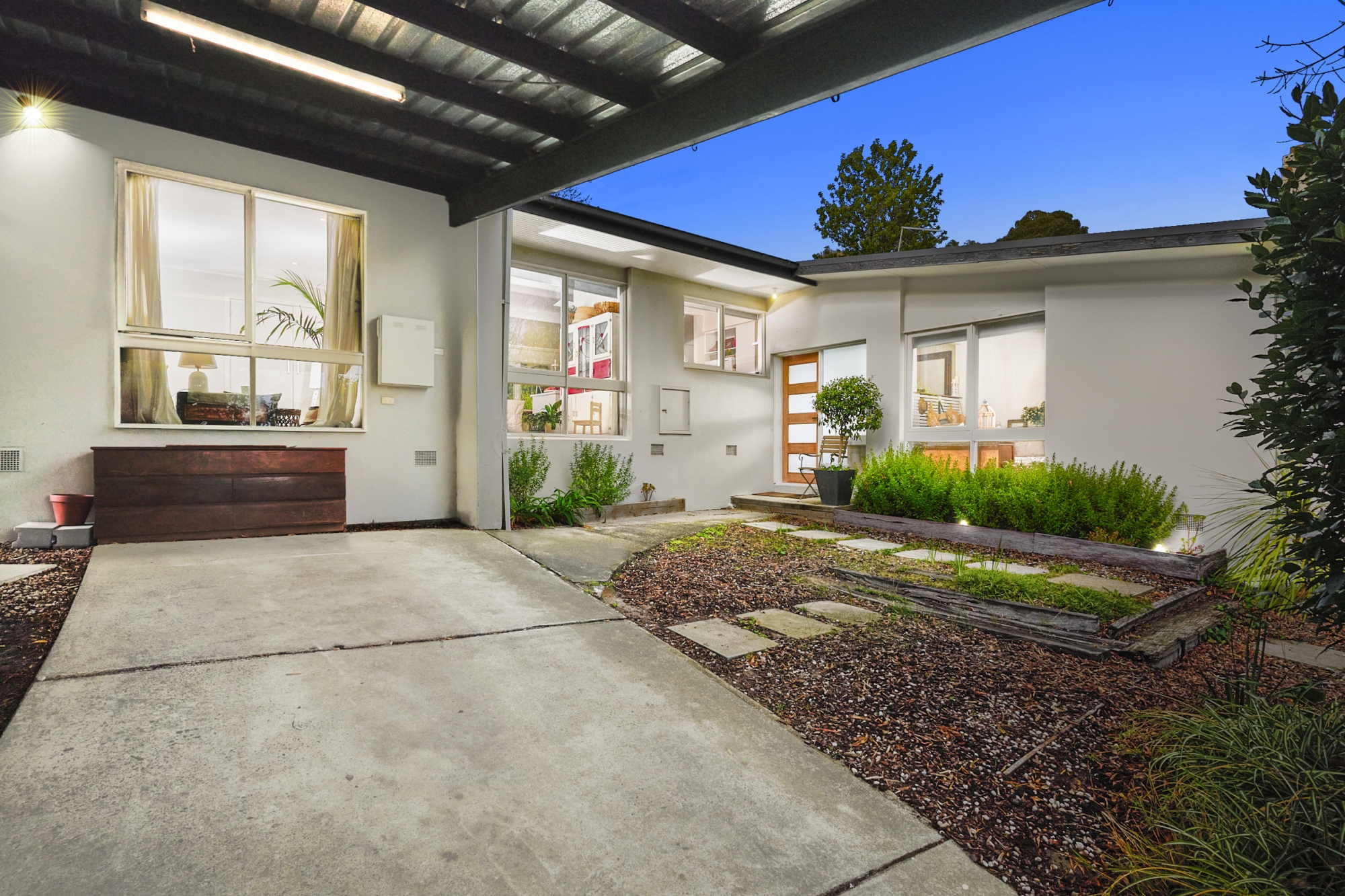 16 Mont Albert Road, Ferntree Gully, Vic 3156 16 Mont Albert Road, Ferntree Gully, Vic 3156