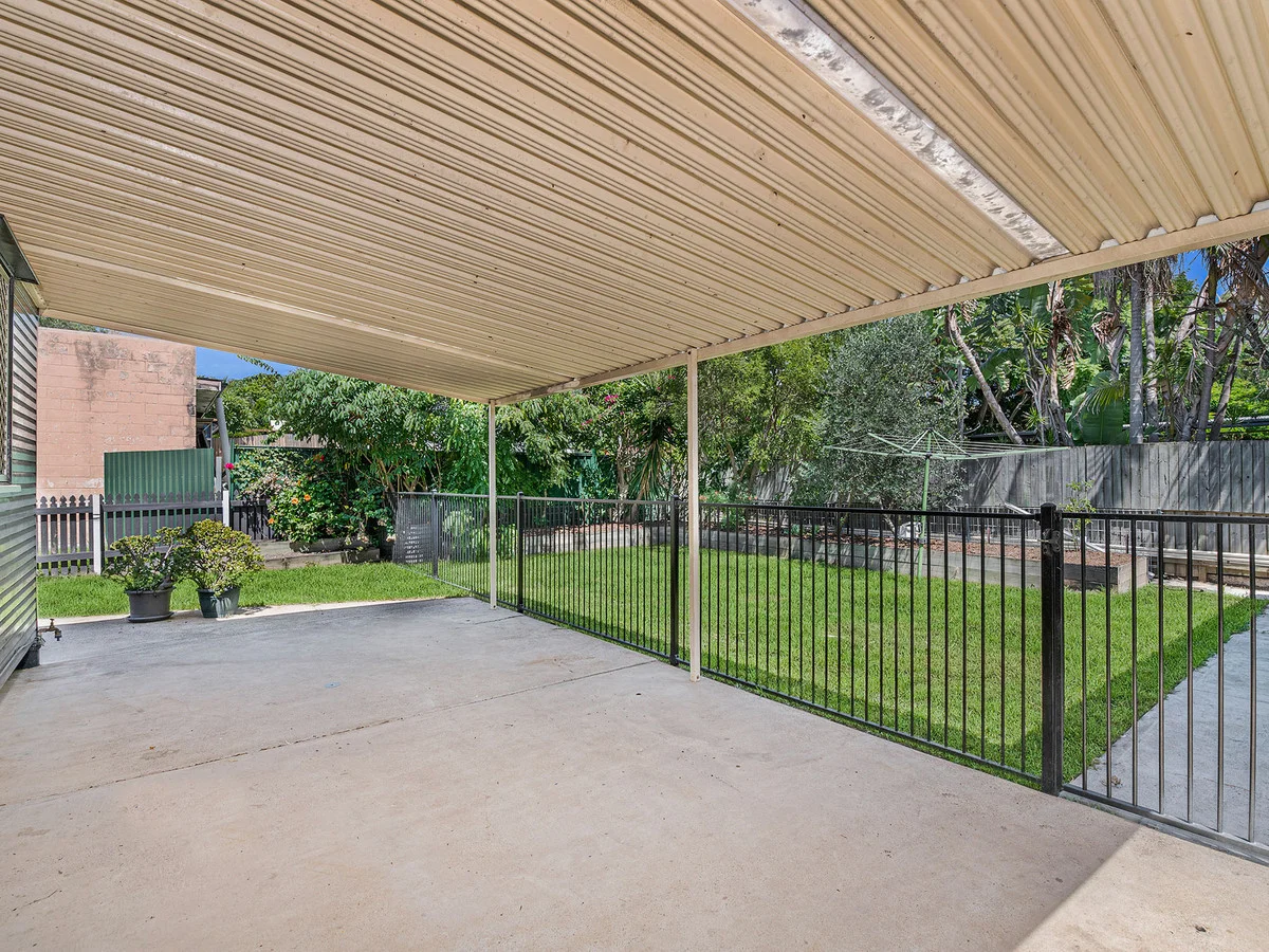 16 Nurstead Street, Camp Hill, Qld 4152