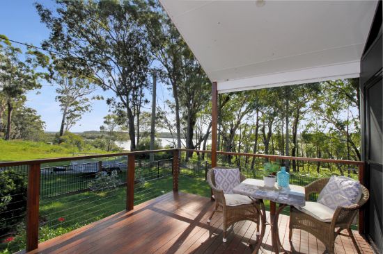 16 Willes St, Russell Island, Qld 4184