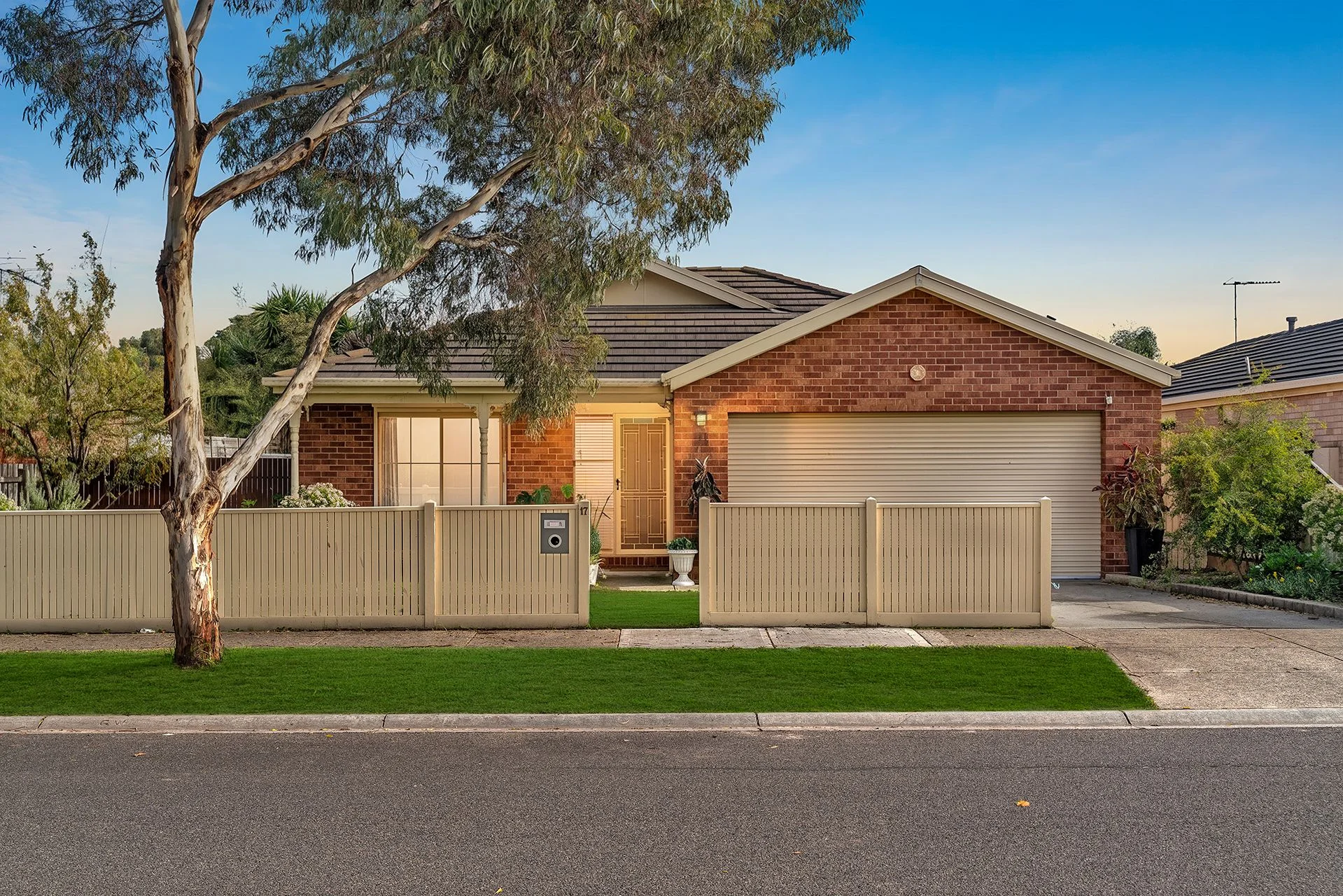 17 Bateman Grove, Hampton Park VIC 3976