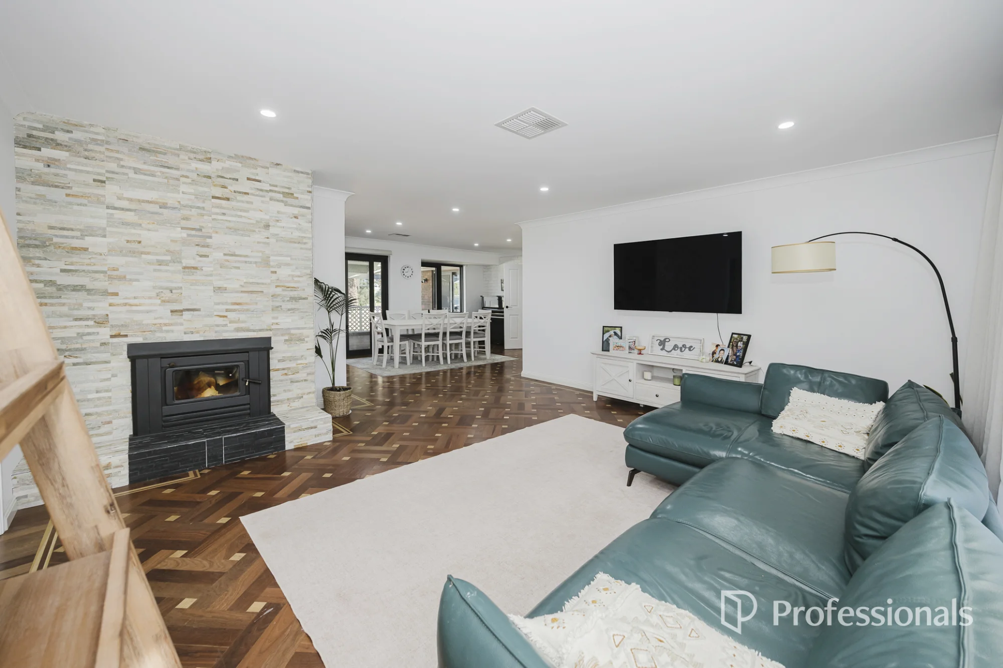 17 Bredhurst Road, Marangaroo, WA 6064