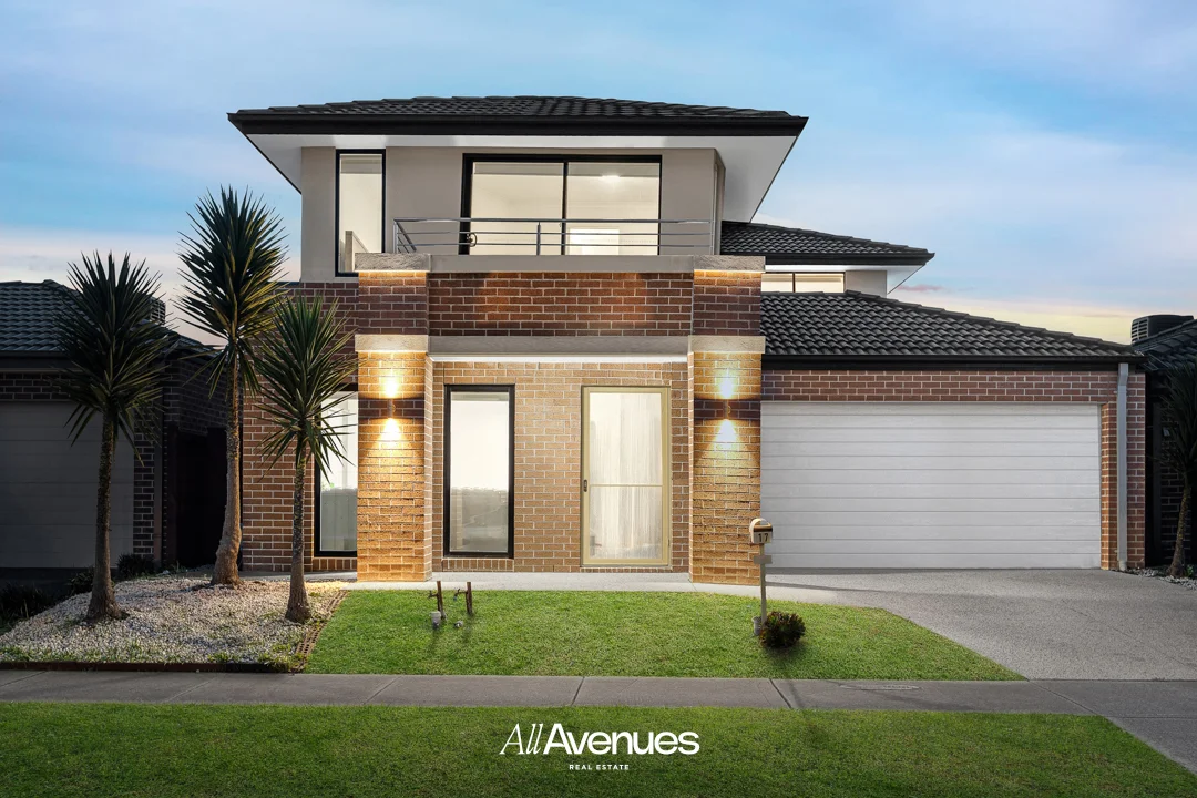 17 Carlyle Crescent, Clyde North, Vic 3978