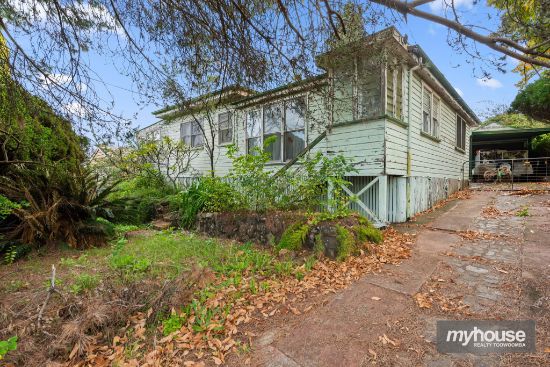 17 Donegal Street, Rockville, Qld 4350