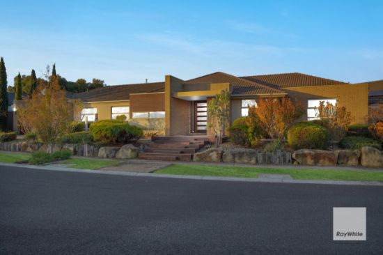 17 Ellenborough Crescent, Manor Lakes, Vic 3024